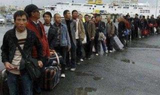 利比亚撤侨羡慕中国人